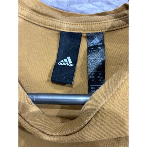 Adidas Mustard Tan T-Shirt Size S Logo Patch Streetwear Minimalist Casual Tee - Picture 4 of 5